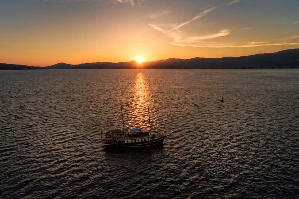 Split:Sunset Cruise with Live Music - Unlimited drinks plus live music: how the on-board vibe really plays out