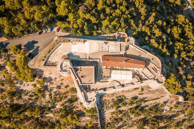 Unique Blue Cave and 5 islands tour from Trogir and Split - Guides and boat crew: friendly info vs. comfort tradeoffs
