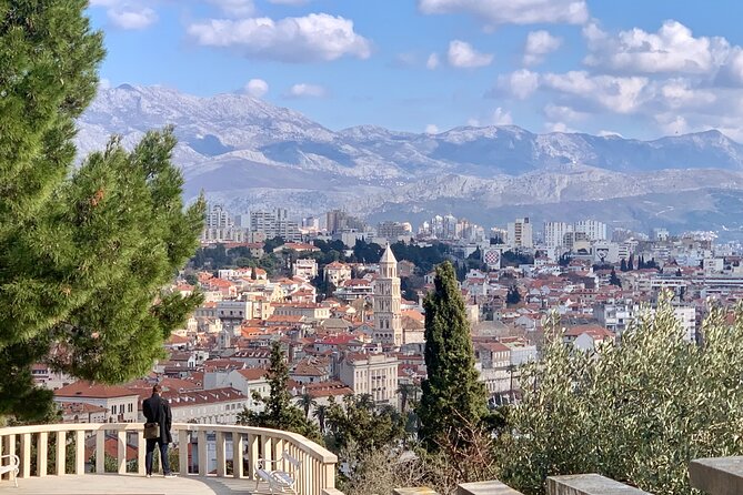 Walking tour of Split with an Art Historian - Substructures toward the Riva waterfront: the shift from bright to shadowy